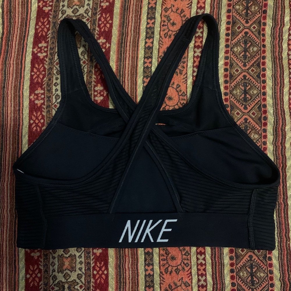 Nike Swoosh Medium Support Sports Bra